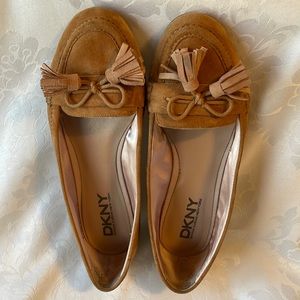 DKNY camel suede loafers with bow and tassel on front rubber soles Sz 8.5